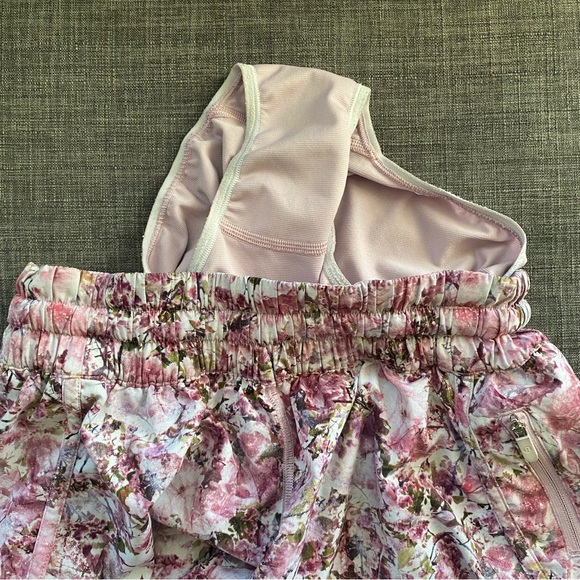 🌸LULULEMON TRACKER SHORT V 4”-BLOSSOM SPRITZ MULTI🌸 - Picture 8 of 11